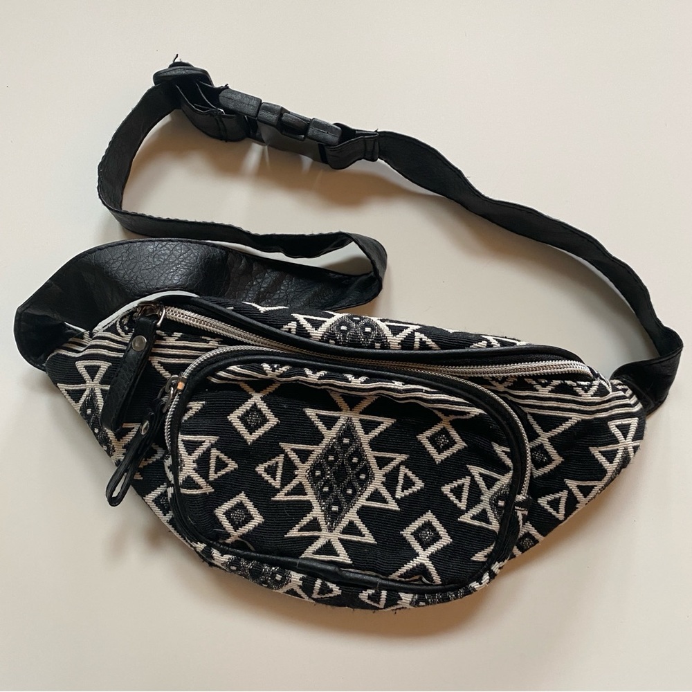 Black and White Geometric Patterned Fanny Pack